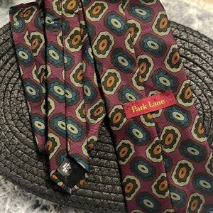 Beautiful 100% silk Park Lane Tie